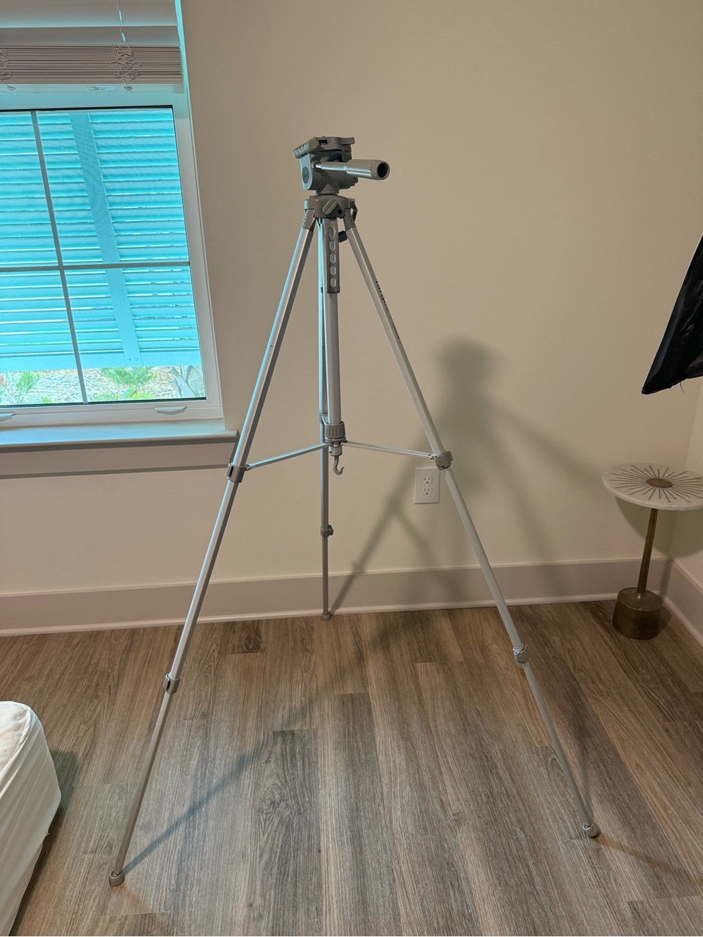 Targus Silver Camera Tripod with Fluid Pan Handle